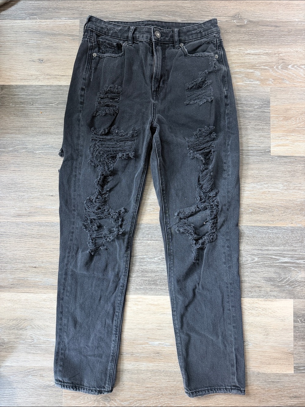 aeo distressed mom jeans